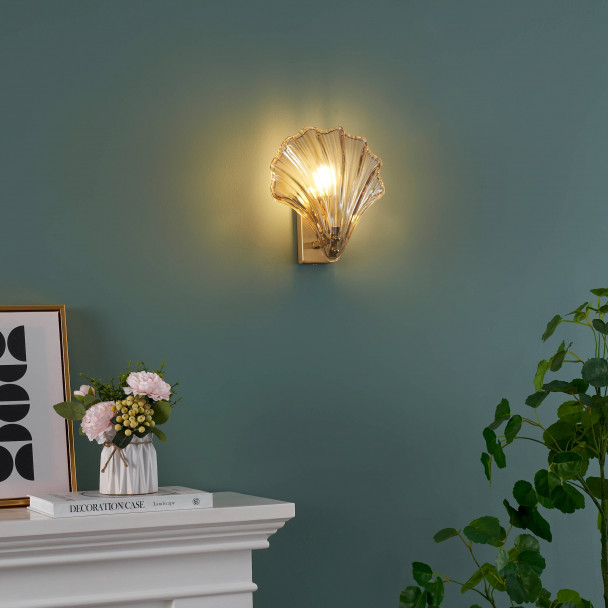 Piccola lampada da parete ultra decorativa
