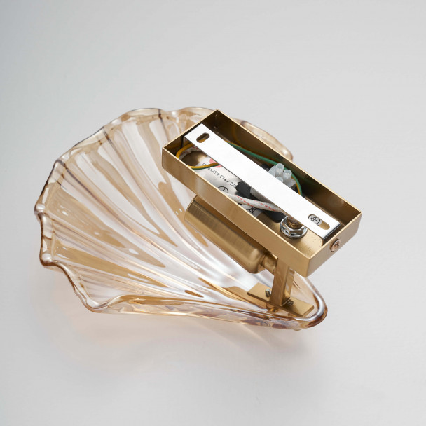 Lampada da parete moderna e affascinante