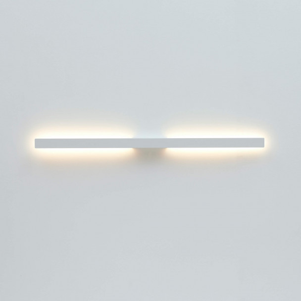 Lampada da parete dal design sottile e dall'illuminazione soffusa