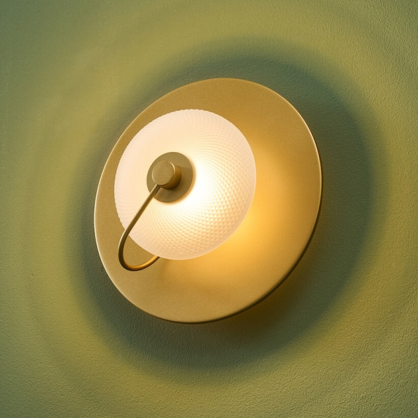 Applique a disco rotondo dorata con vetro...