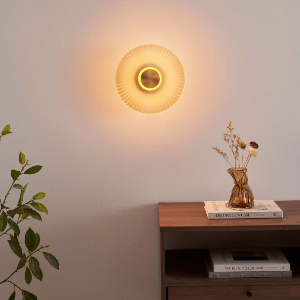 Applique di design dorata con disco plissettato...