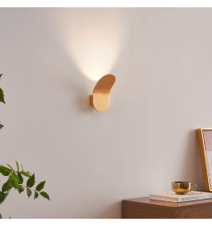Piccola applique in oro spazzolato con illuminazione...