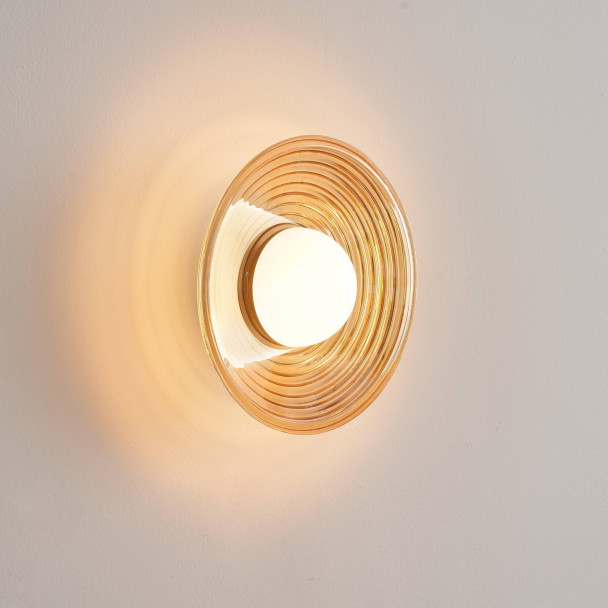 Applique LED di design rotonda in vetro ambrato...